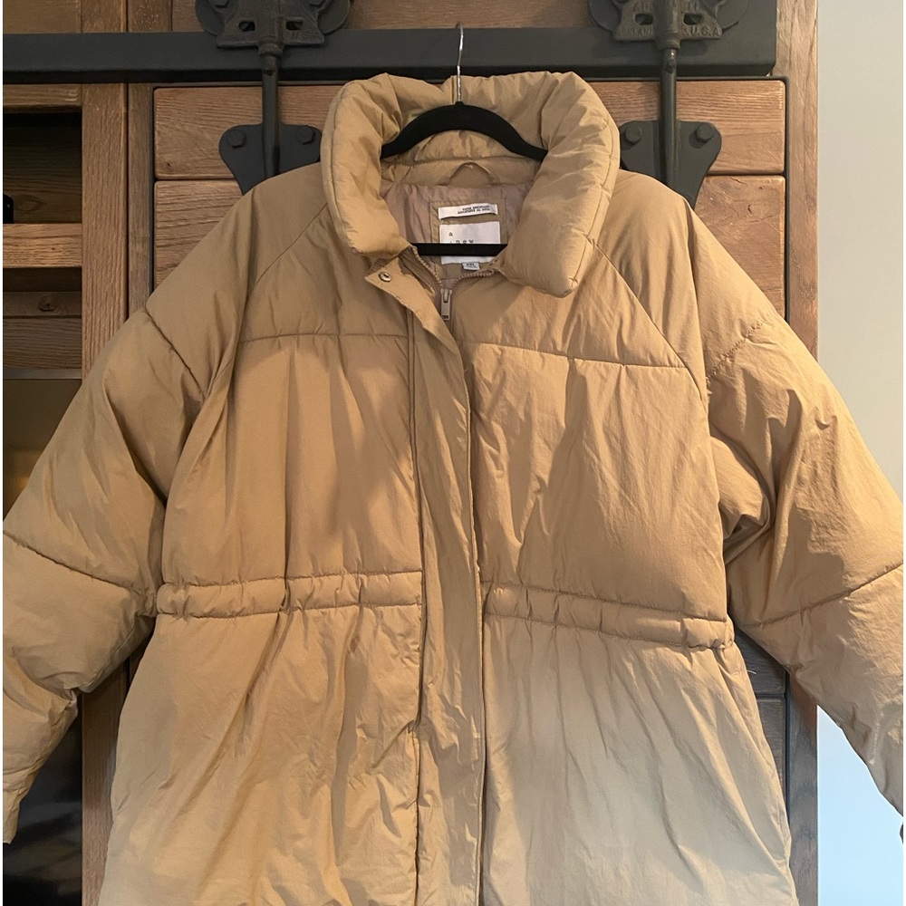 Woman’s  XXL tan puffer jacket!